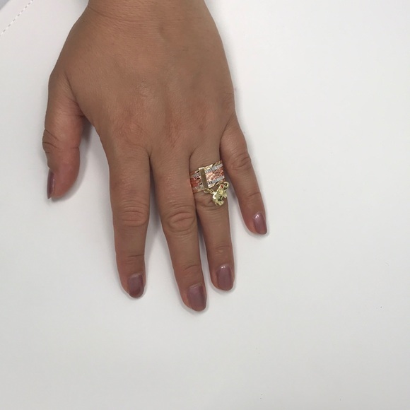 Ring - Picture 2 of 4